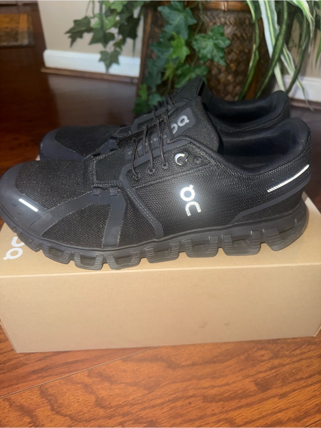 Cloud 6 Wide-On Running Men’s Athletic Sneakers In Black With Reflective Accents
